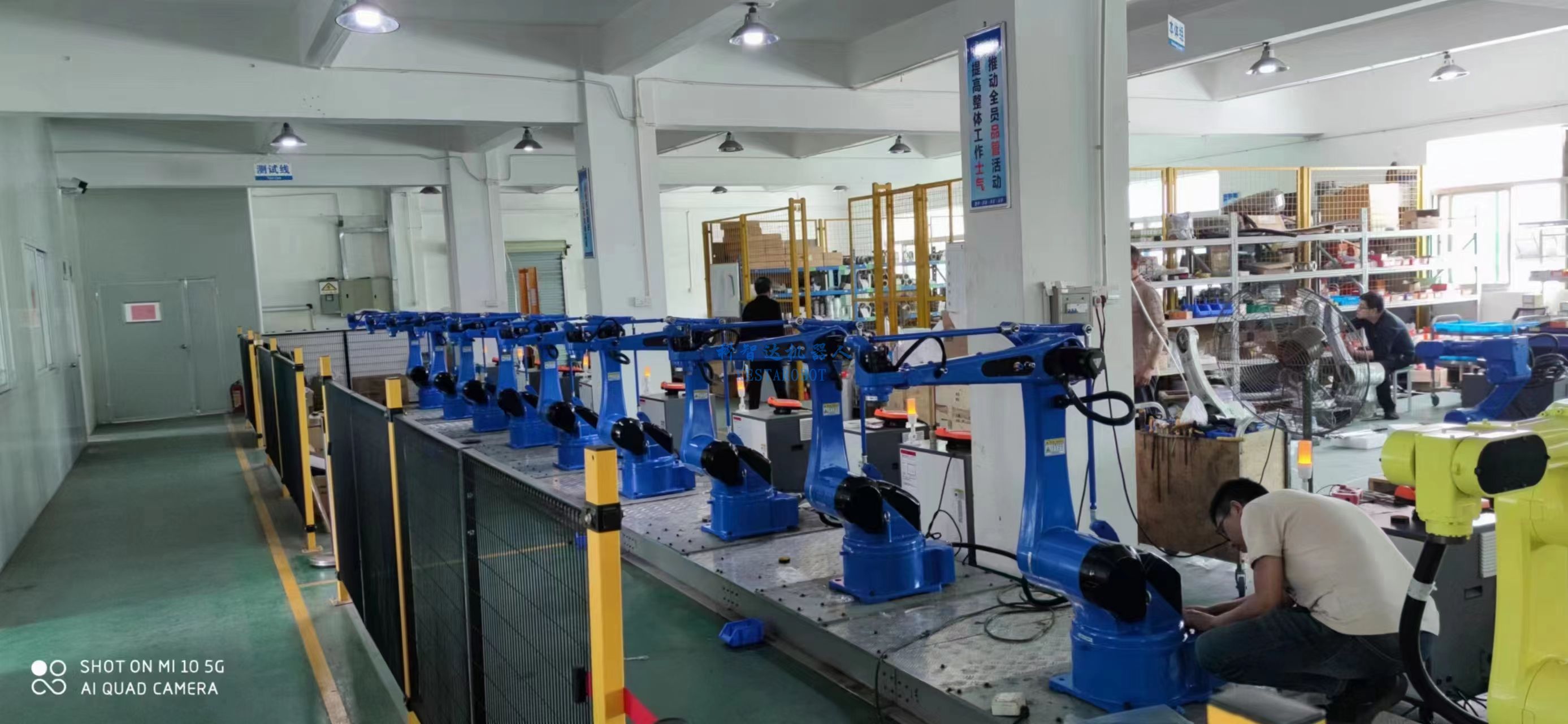 15臺(tái)沖壓機(jī)器人批量出貨佛山(圖1) 15臺(tái)沖壓機(jī)器人批量出貨佛山(圖1)